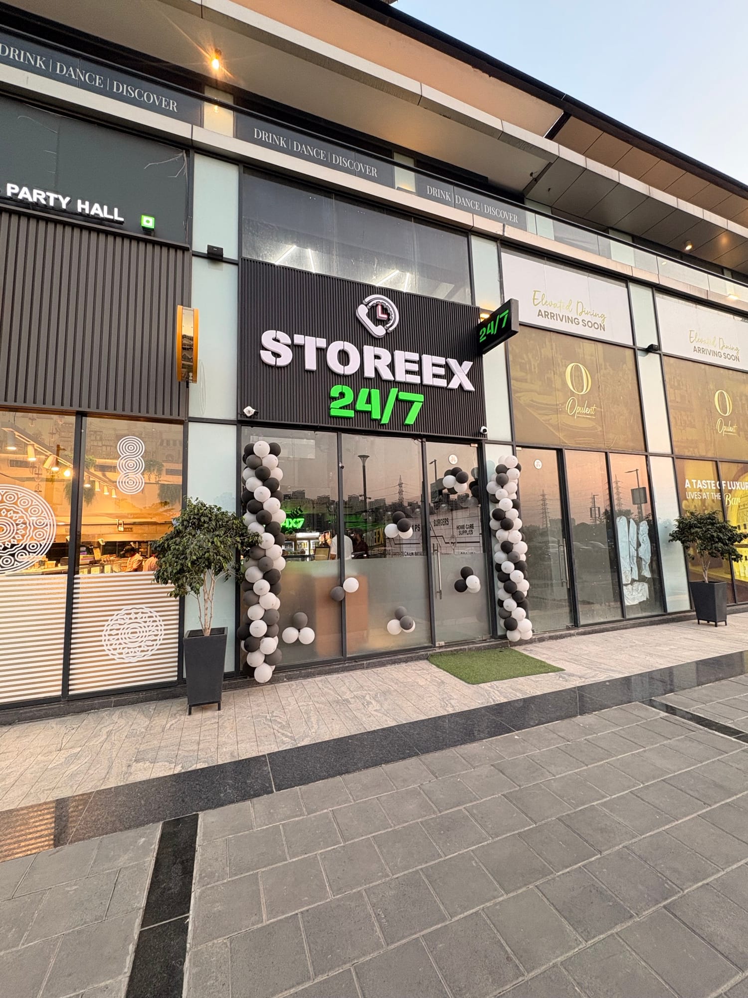 Storeex 24/7 storefront exterior